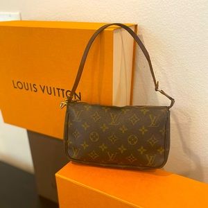 Louis Vuitton Pochette Accessory Bag